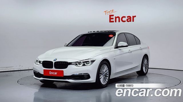 BMW 3-Series 320i Luxury