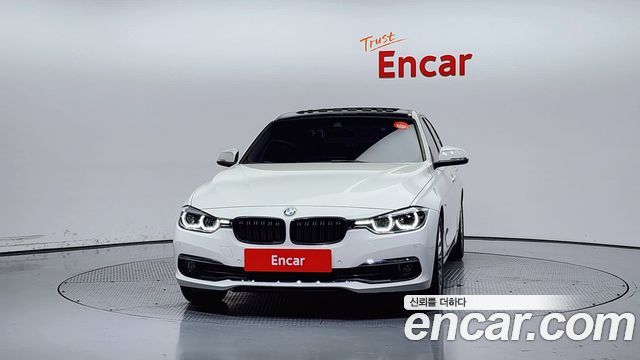 BMW 3-Series 320i Luxury