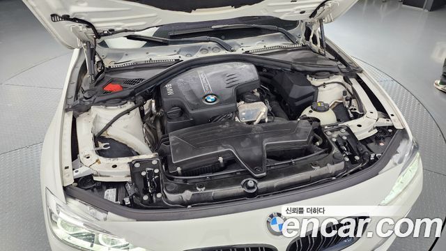 BMW 3-Series 320i Luxury