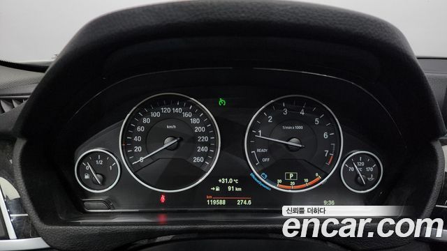 BMW 3-Series 320i Luxury