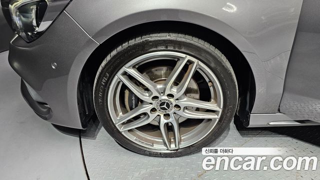 Mercedes-Benz CLA-Class CLA220 AMG Line