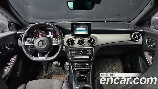 Mercedes-Benz CLA-Class CLA220 AMG Line