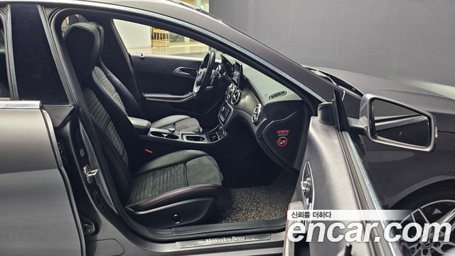 Mercedes-Benz CLA-Class CLA220 AMG Line