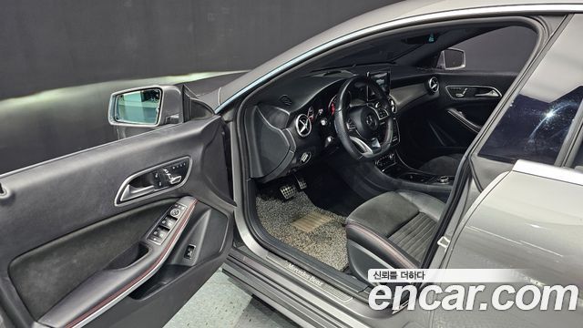 Mercedes-Benz CLA-Class CLA220 AMG Line