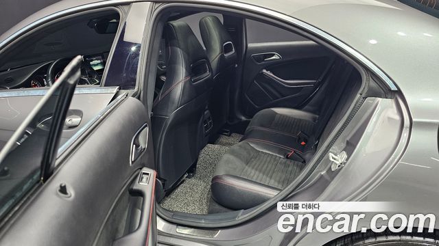 Mercedes-Benz CLA-Class CLA220 AMG Line