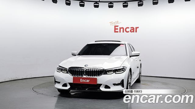 BMW 3-Series 320i Luxury