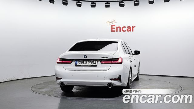 BMW 3-Series 320i Luxury