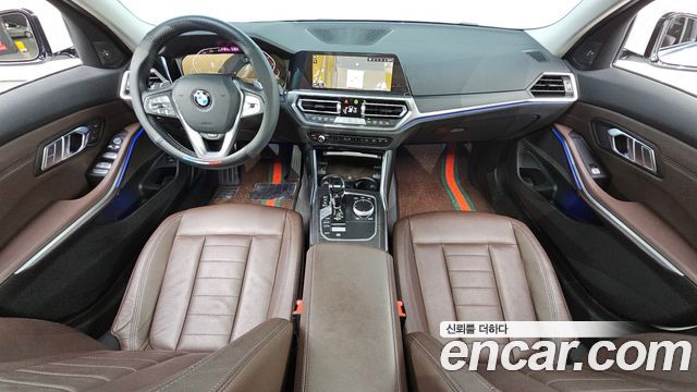 BMW 3-Series 320i Luxury