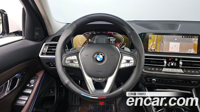 BMW 3-Series 320i Luxury