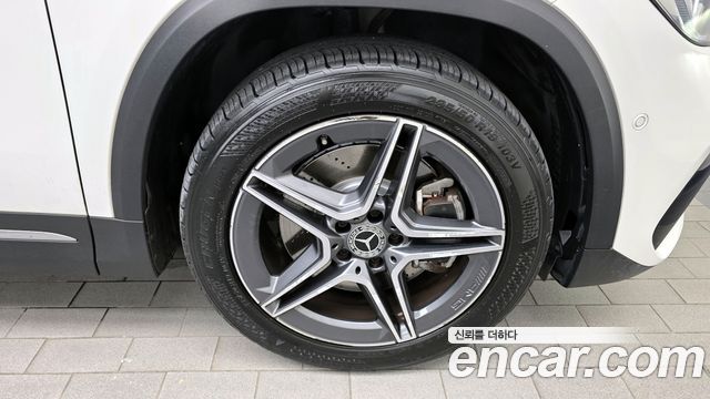Mercedes-Benz GLA-Class GLA250 4MATIC