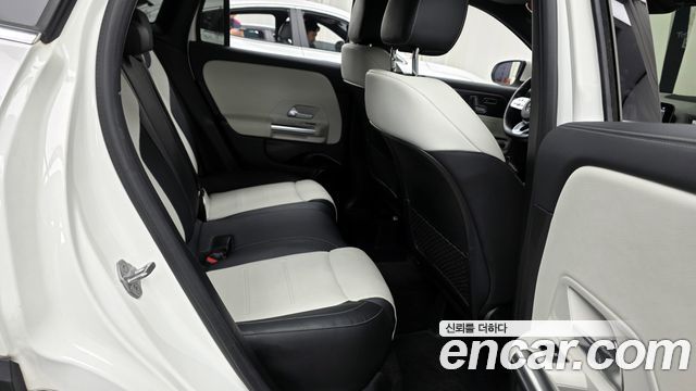 Mercedes-Benz GLA-Class GLA250 4MATIC