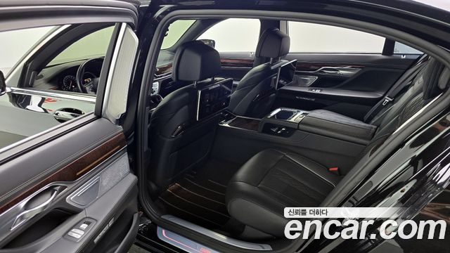 BMW 7-Series 750Li xDrive Prestige