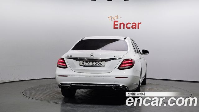 Mercedes-Benz E-Class E300 4MATIC Exclusive