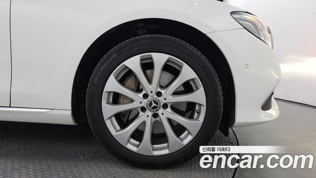 Mercedes-Benz E-Class E300 4MATIC Exclusive