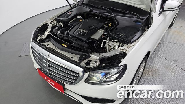 Mercedes-Benz E-Class E300 4MATIC Exclusive