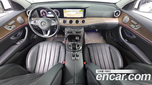 Mercedes-Benz E-Class E300 4MATIC Exclusive