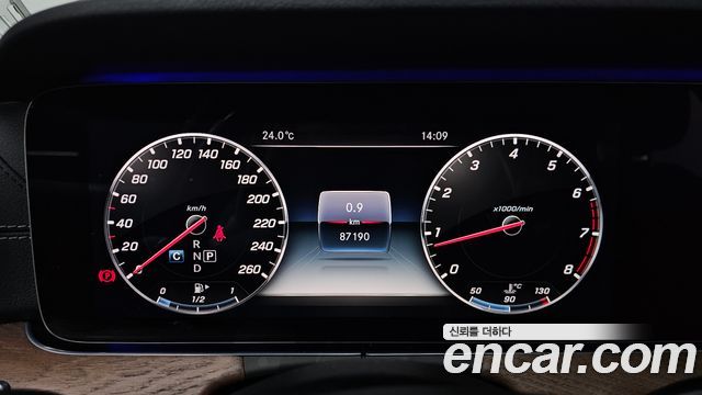 Mercedes-Benz E-Class E300 4MATIC Exclusive