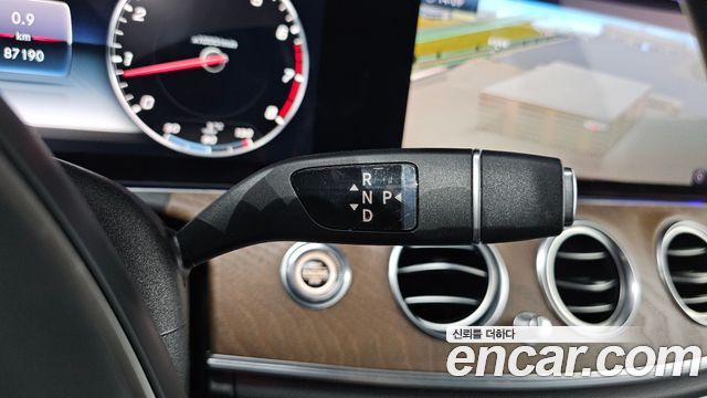 Mercedes-Benz E-Class E300 4MATIC Exclusive