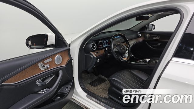 Mercedes-Benz E-Class E300 4MATIC Exclusive