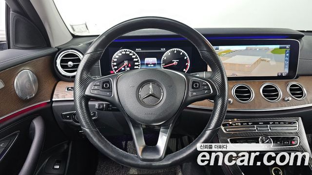 Mercedes-Benz E-Class E300 4MATIC Exclusive