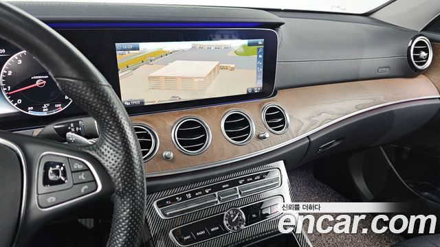 Mercedes-Benz E-Class E300 4MATIC Exclusive