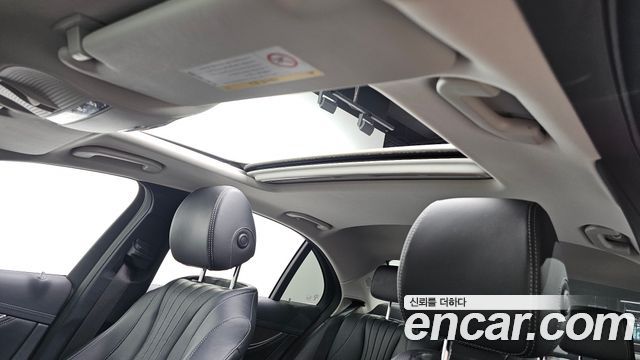 Mercedes-Benz E-Class E300 4MATIC Exclusive