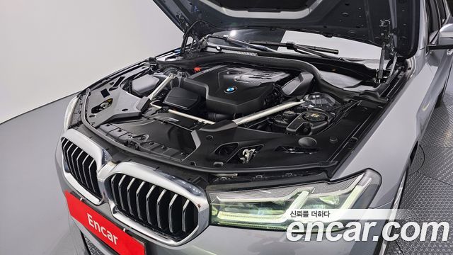BMW 5-Series 530i xDrive Luxury