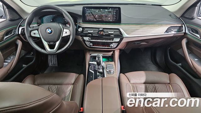 BMW 5-Series 530i xDrive Luxury