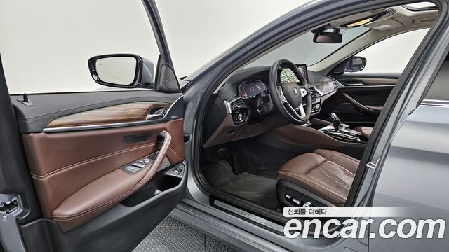 BMW 5-Series 530i xDrive Luxury