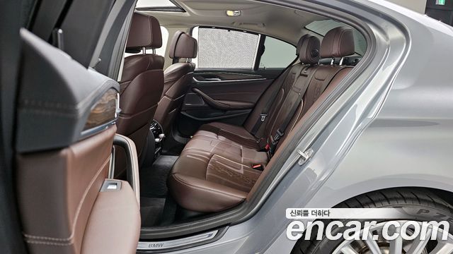 BMW 5-Series 530i xDrive Luxury