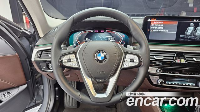 BMW 5-Series 530i xDrive Luxury