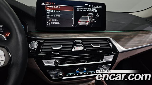BMW 5-Series 530i xDrive Luxury