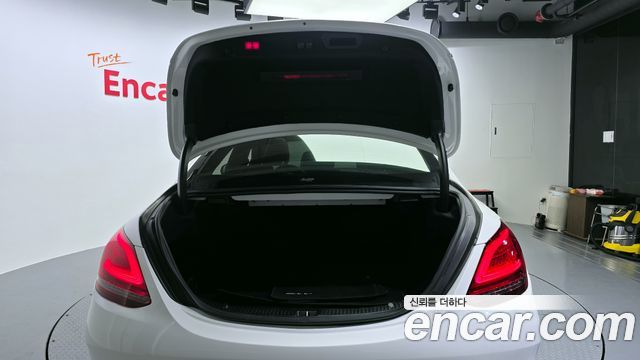 Mercedes-Benz C-Class C200 AMG Line