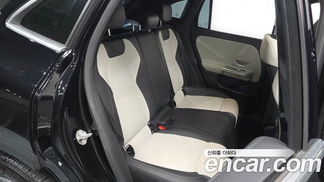Mercedes-Benz GLA-Class GLA250 4MATIC