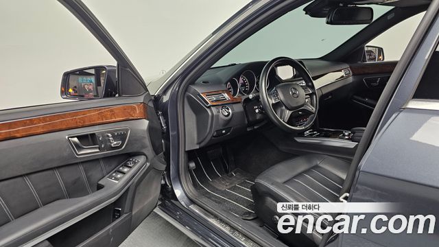 Mercedes-Benz E-Class E300 Elegance