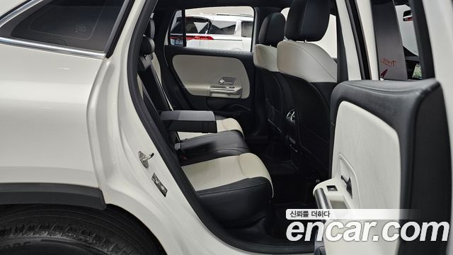 Mercedes-Benz GLA-Class GLA250 4MATIC