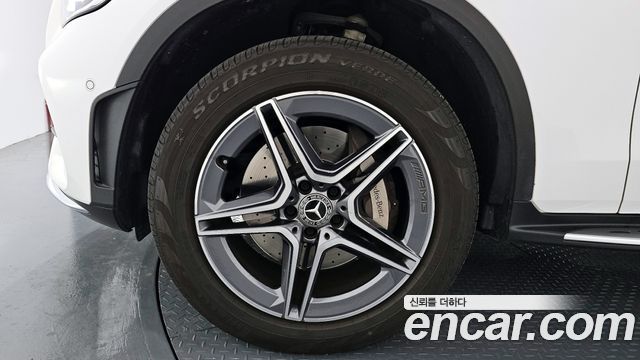 Mercedes-Benz GLC-Class GLC300e 4MATIC Coupe