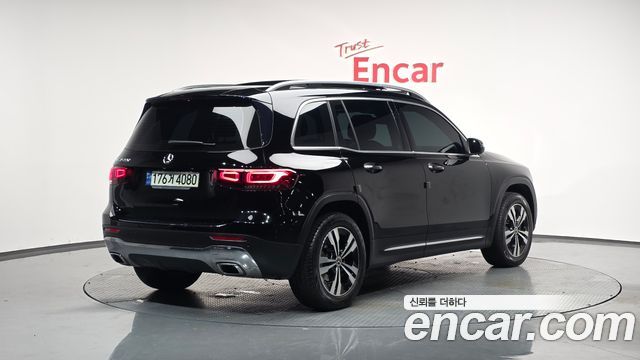 Mercedes-Benz GLB-Class GLB220