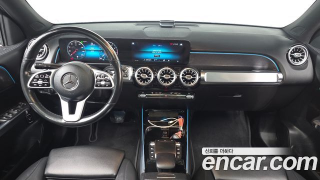 Mercedes-Benz GLB-Class GLB220