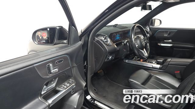 Mercedes-Benz GLB-Class GLB220