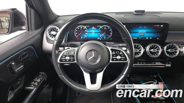 Mercedes-Benz GLB-Class GLB220