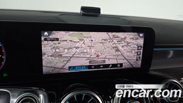 Mercedes-Benz GLB-Class GLB220
