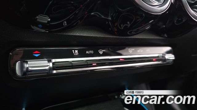 Mercedes-Benz GLB-Class GLB220