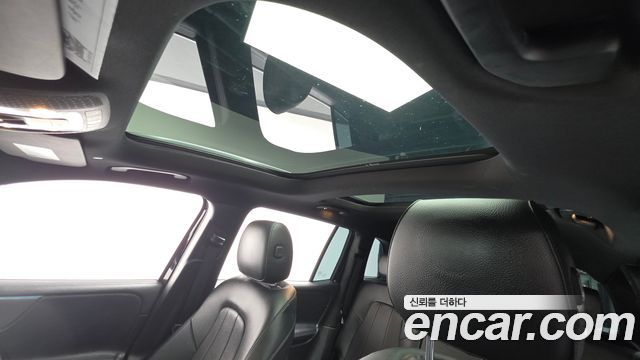 Mercedes-Benz GLB-Class GLB220