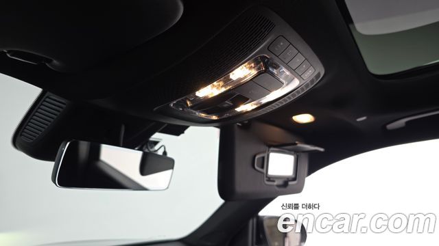 Mercedes-Benz GLB-Class GLB220