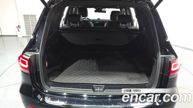 Mercedes-Benz GLB-Class GLB220