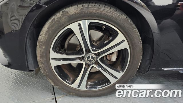 Mercedes-Benz E-Class E200 Avantgarde