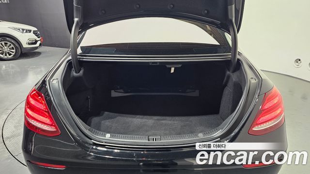 Mercedes-Benz E-Class E200 Avantgarde