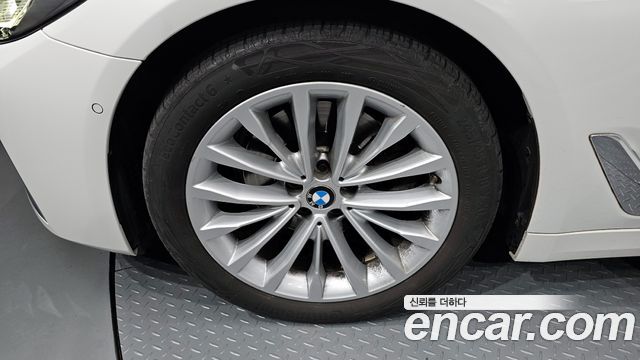 BMW 5-Series 520i Luxury