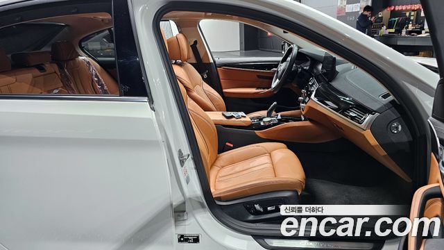 BMW 5-Series 520i Luxury